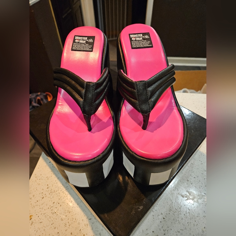 YRU x Monster High: Wave Platform Sandals, NIB